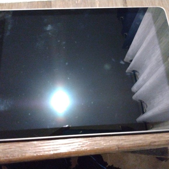 Ipad 5th generation - Picture 4 of 4